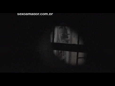 ❤️ Lourinho é filmado secretamente por um voyeur de bairro escondido atrás de tijolos ocos ️ Sexo superior em pt.pornobot.ru ☑