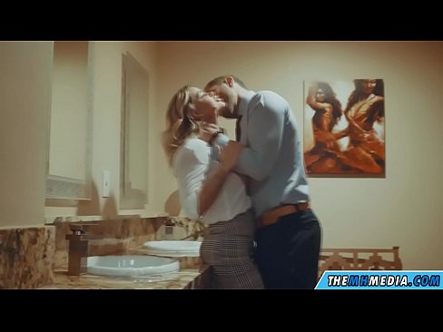 ❤️ Quando uma loira peituda o seduz numa casa de banho pública ️ Sexo superior em pt.pornobot.ru ☑
